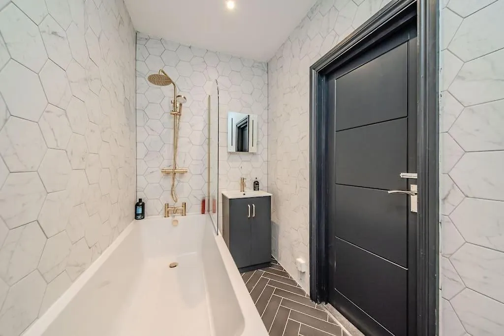 Super Central 3 Bedroom Flat I Next To Brighton Beach